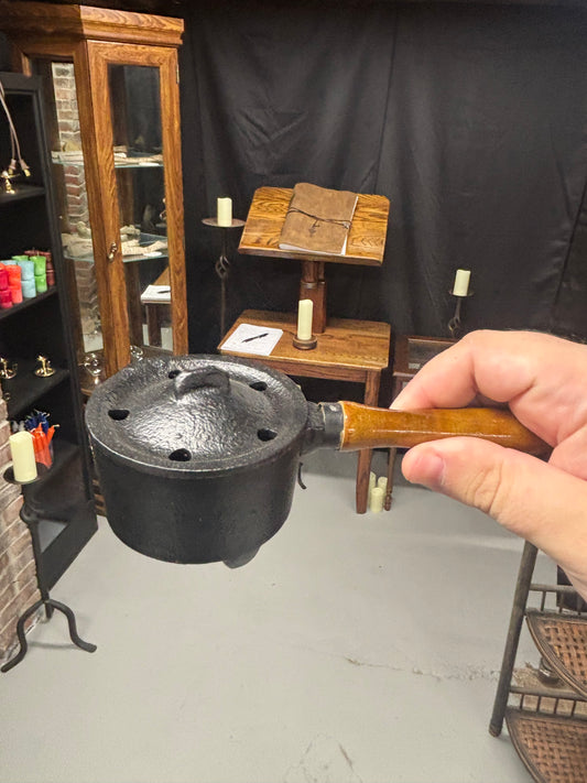 Cauldron w/handle