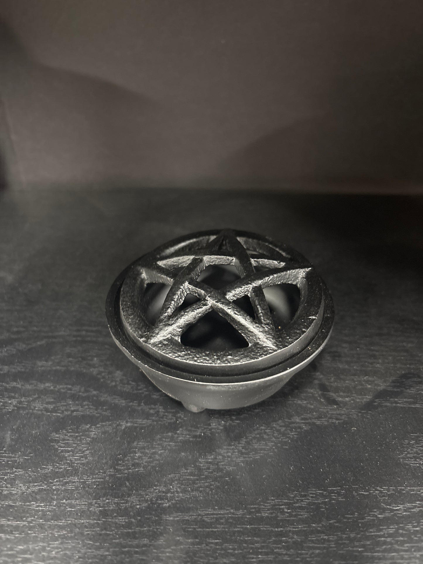 Cauldron w/ pentacle lid