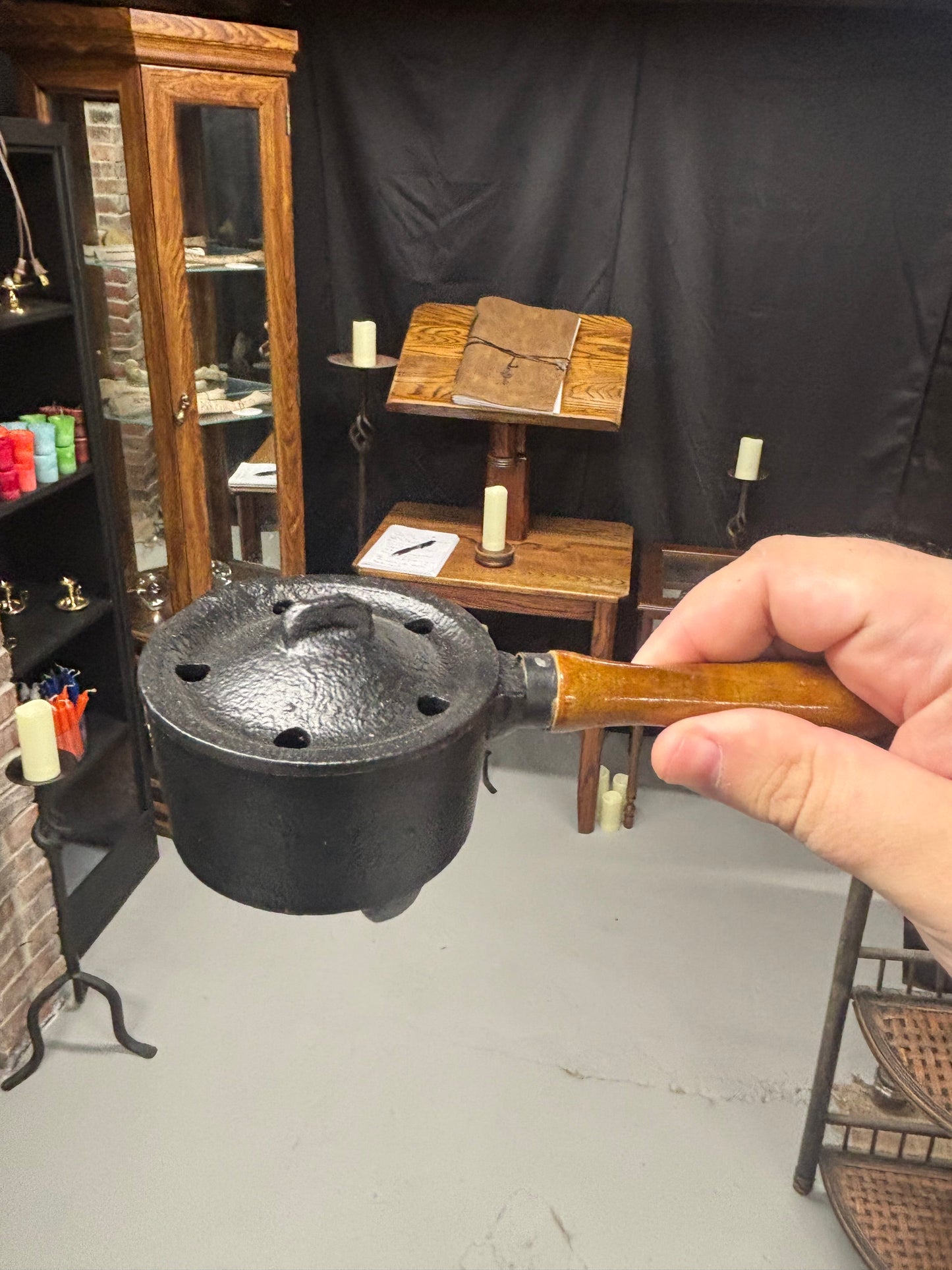 Cauldron w/handle