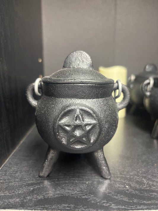 Traditional Cauldron with lid