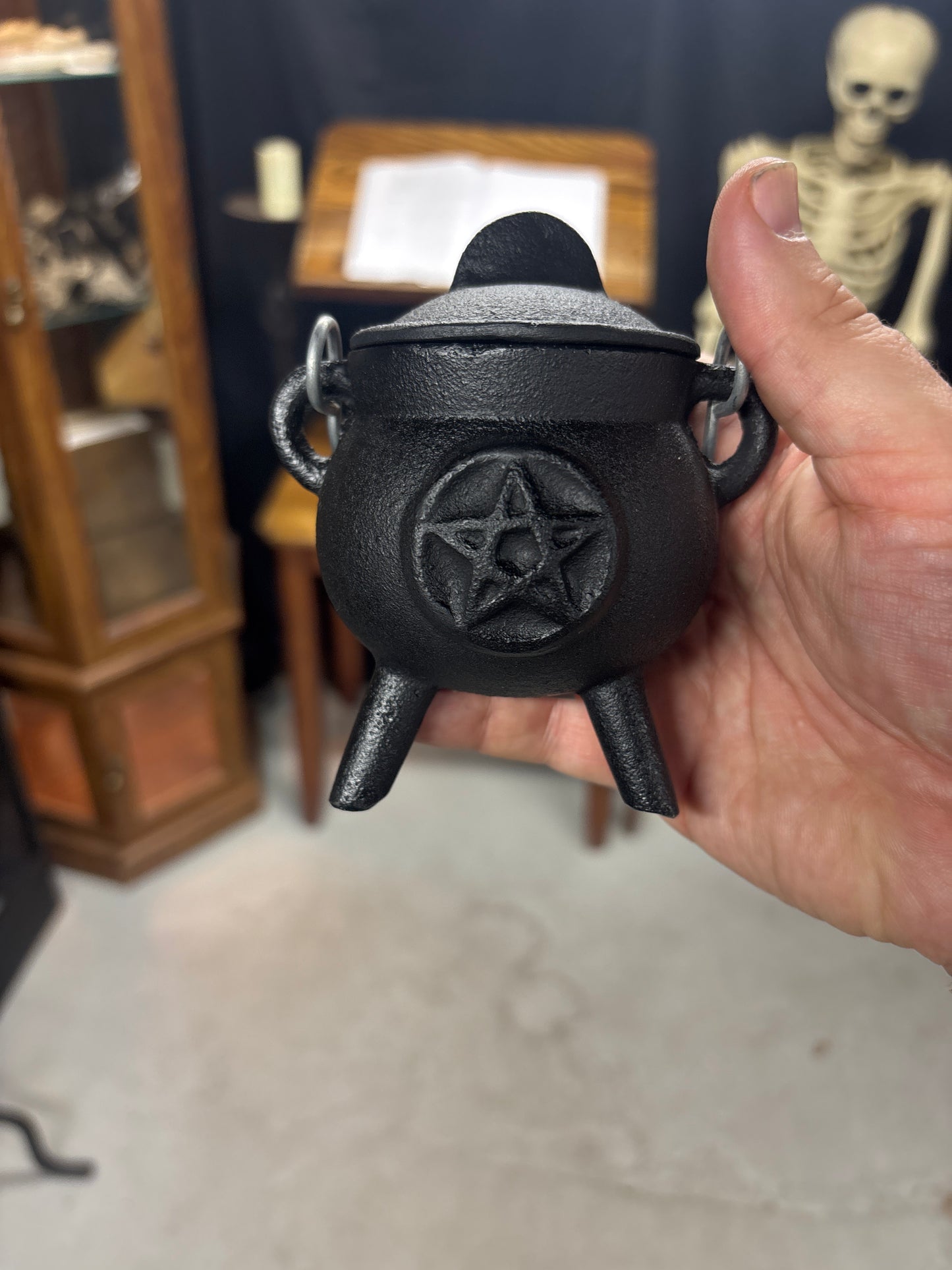 Traditional Cauldron with lid